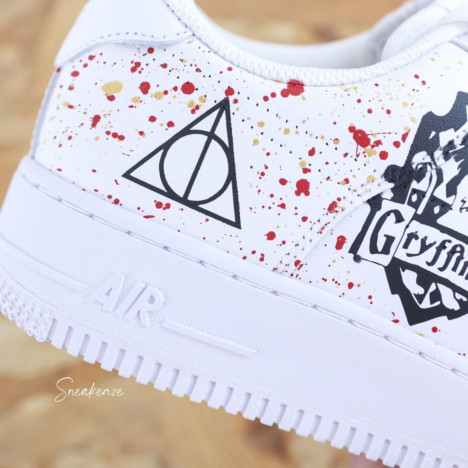 baskets nike Air Force 1 custom gryffondor Harry potter sneakeaze customs skz