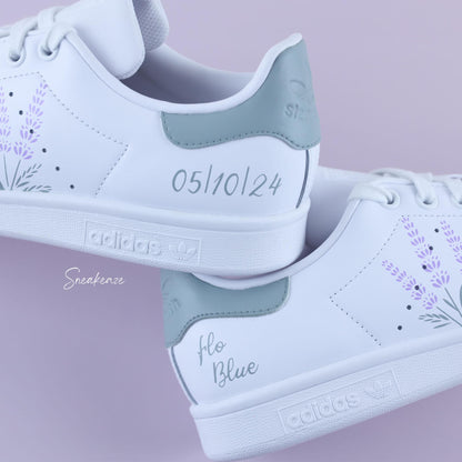 Adidas Stan smith custom mariage en Provence - Lavande peint à la main. Inscription de la date et des prénoms des mariés - sneakeaze custom