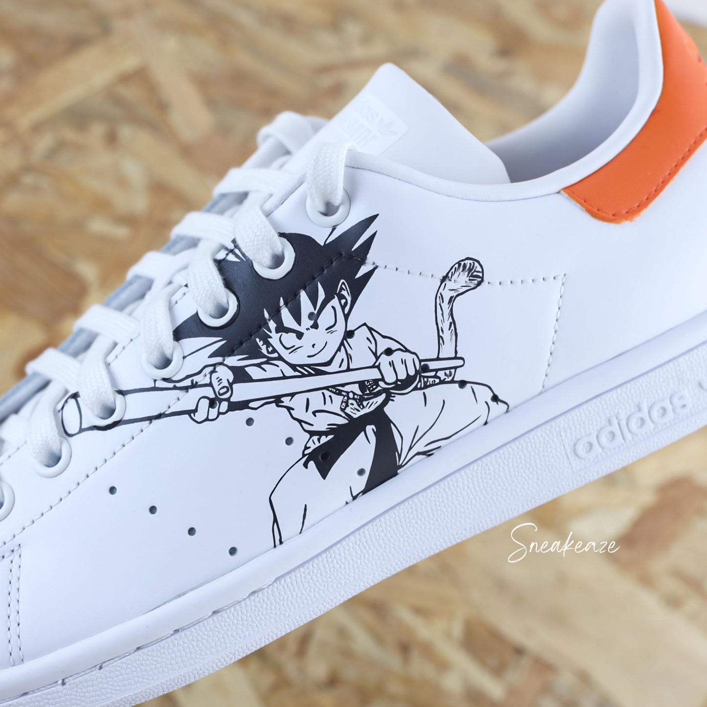 baskets adidas stan smith custom dragonballZ dbz goku dessin peint à la main sneakers pour homme et femme sneakeaze custom skz