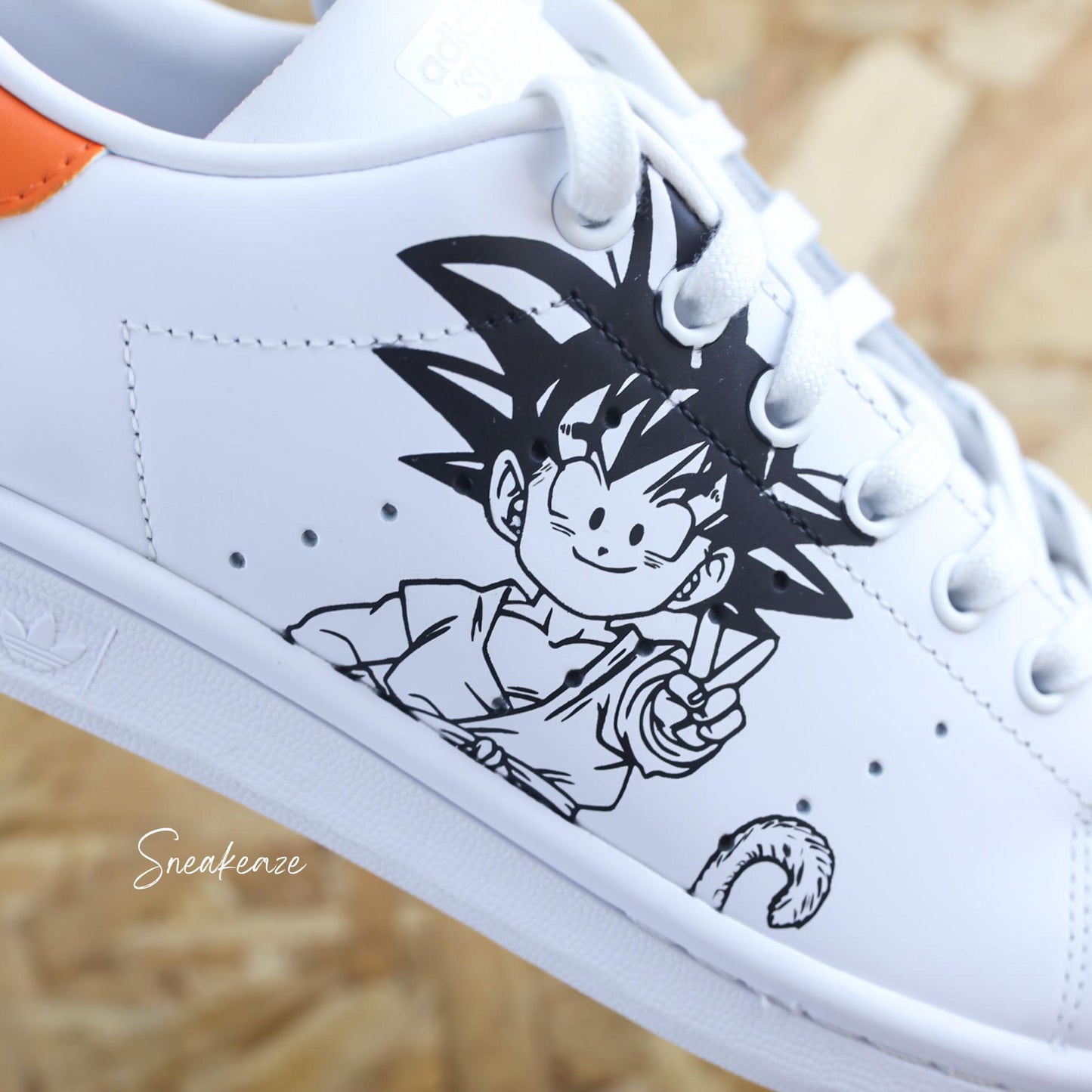 baskets adidas stan smith custom dragonballZ dbz goku dessin peint à la main sneakers pour homme et femme sneakeaze custom skz