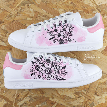 Baskets Adidas Stan Smith custom dessin de bouquets de fleurs, effet aquarelle rose peint à la main couleurs pastel - sneakeaze customs