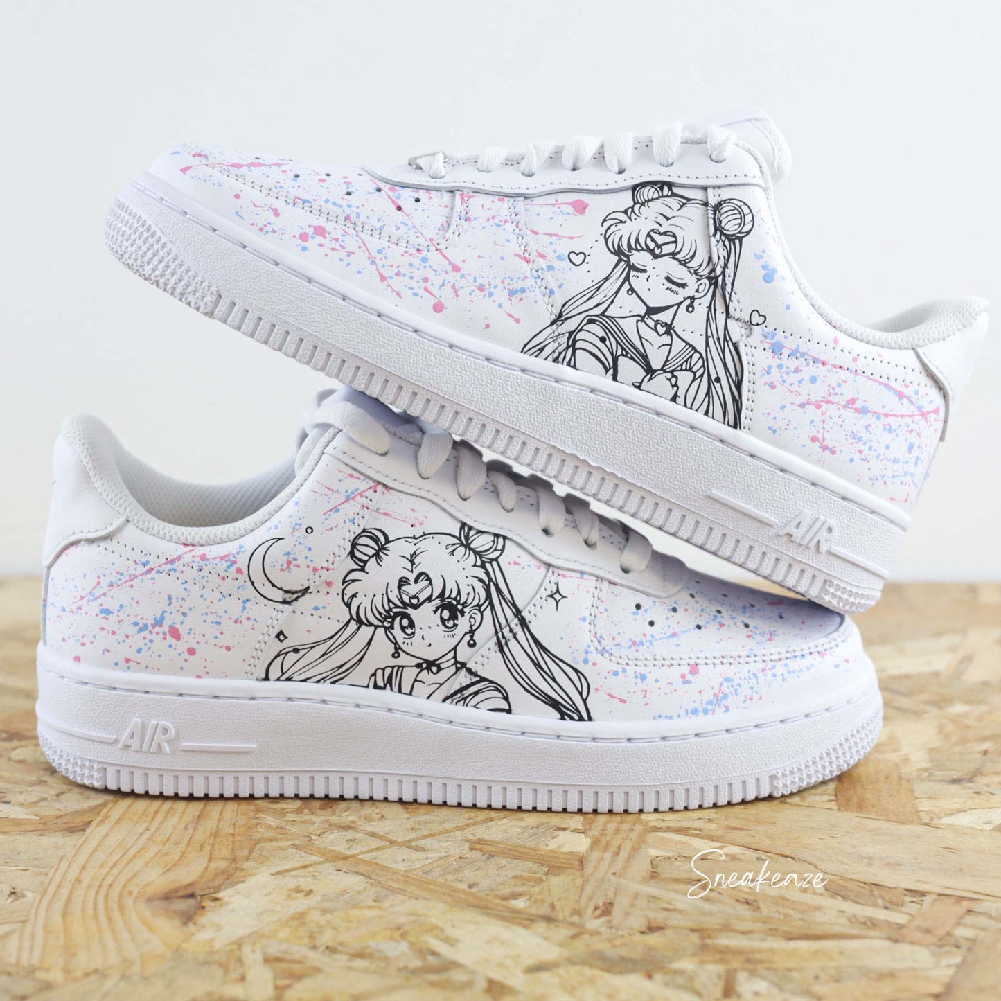 Baskets Nike Air force 1 custom - Sailor Moon et splash de peinture bleu et rose clair sneakeaze custom