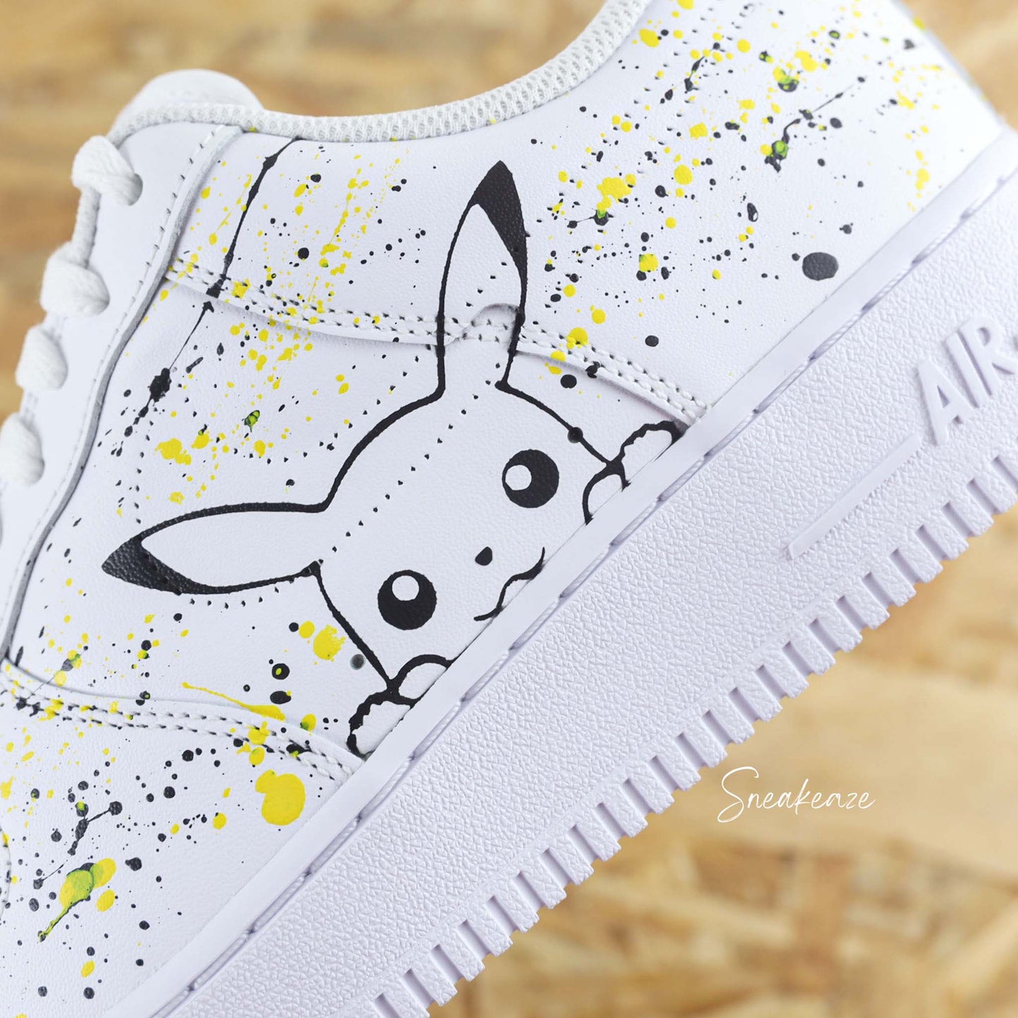Baskets Nike Air force 1 custom pikachu splash pokemon sneakers dessin sneakeaze customs skz AF1