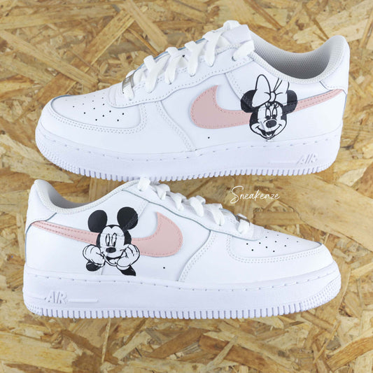 baskets nike air force 1 personnalisées - sneakers mickey et minnie disney custom couleur pastel sneakeaze customs skz