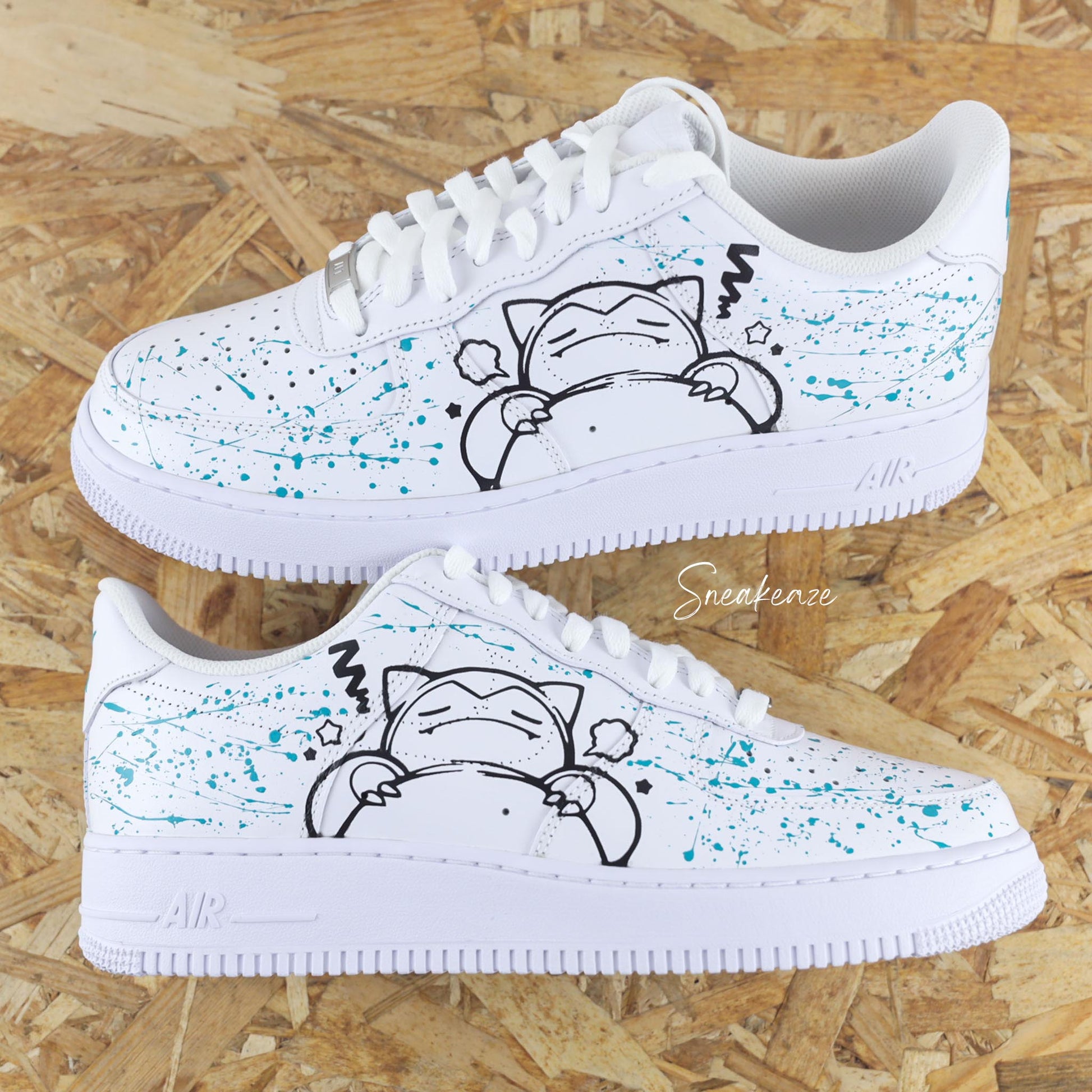 Baskets Nike Air force 1 Pokémon ronflex peint à la main sur les côtés extérieurs avec splash turquoise - sneakeaze custom