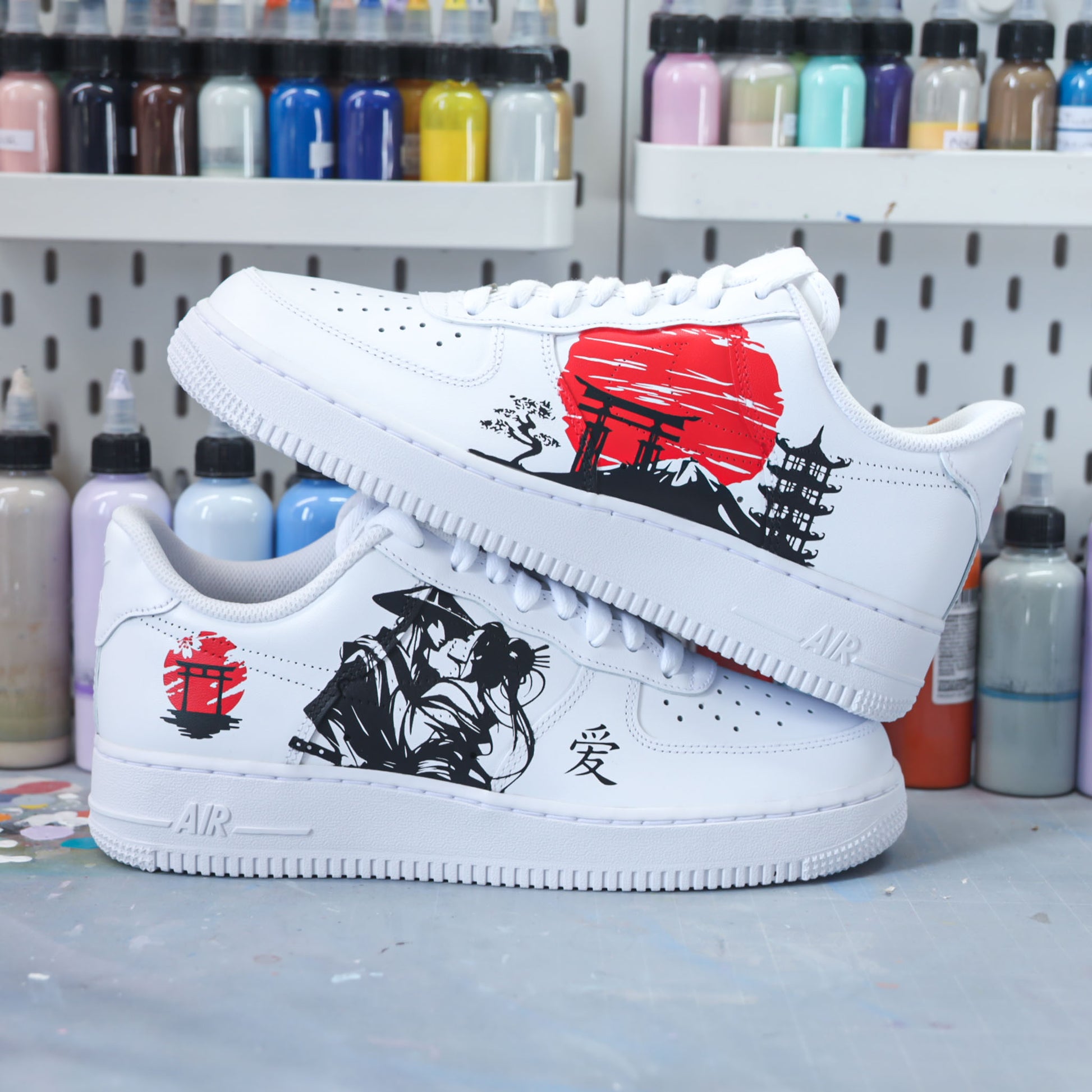 basket nike Air Force 1 custom blanche design japonais samouraï torii soleil rouge