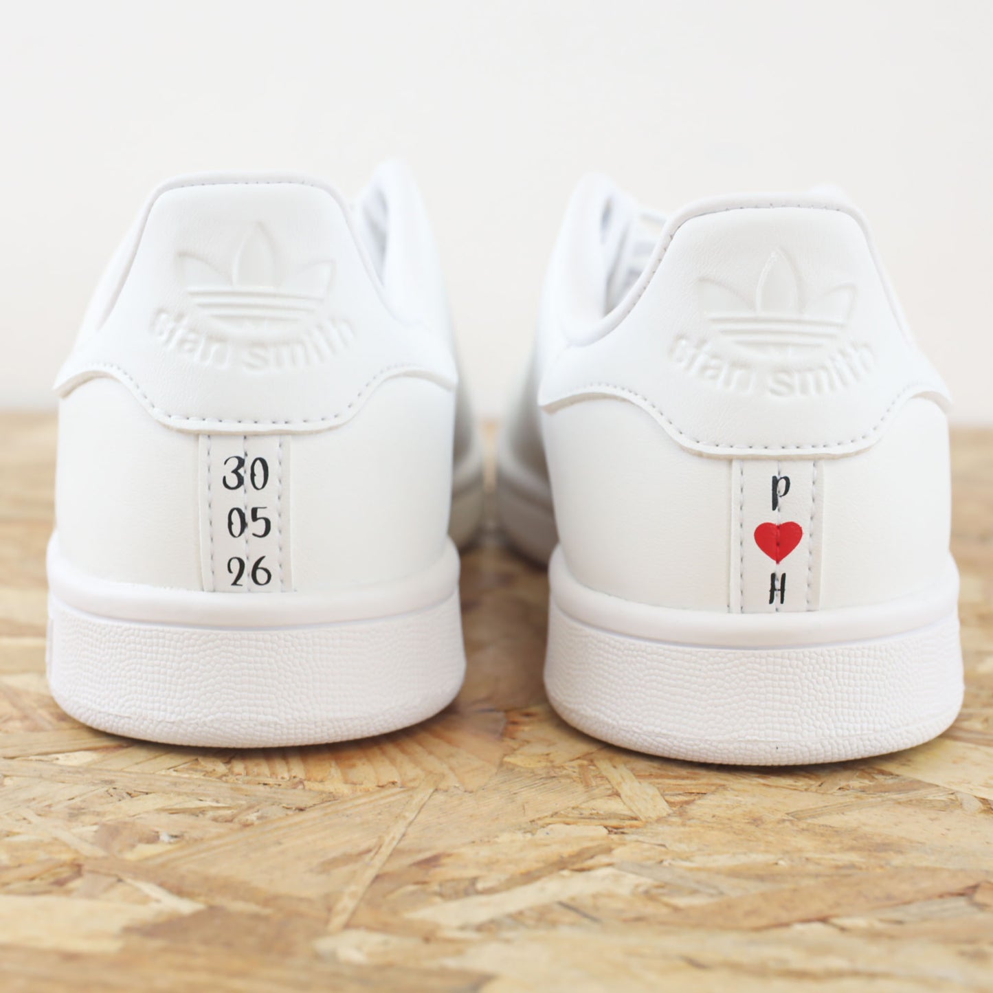 Date & Initiales talon - Stan Smith custom mariage - SNEAKEAZE CUSTOMS