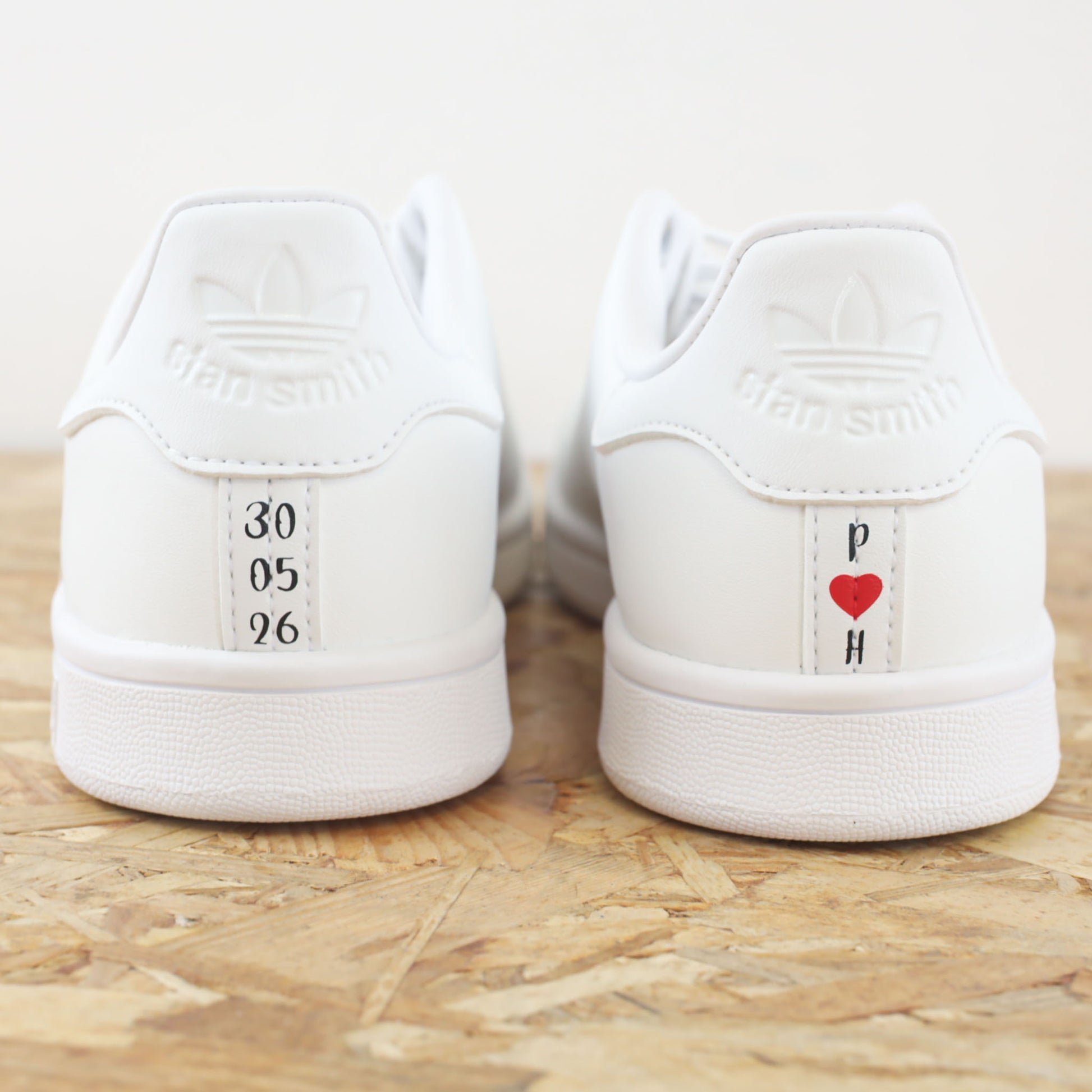 Date & Initiales talon - Stan Smith custom mariage - SNEAKEAZE CUSTOMS