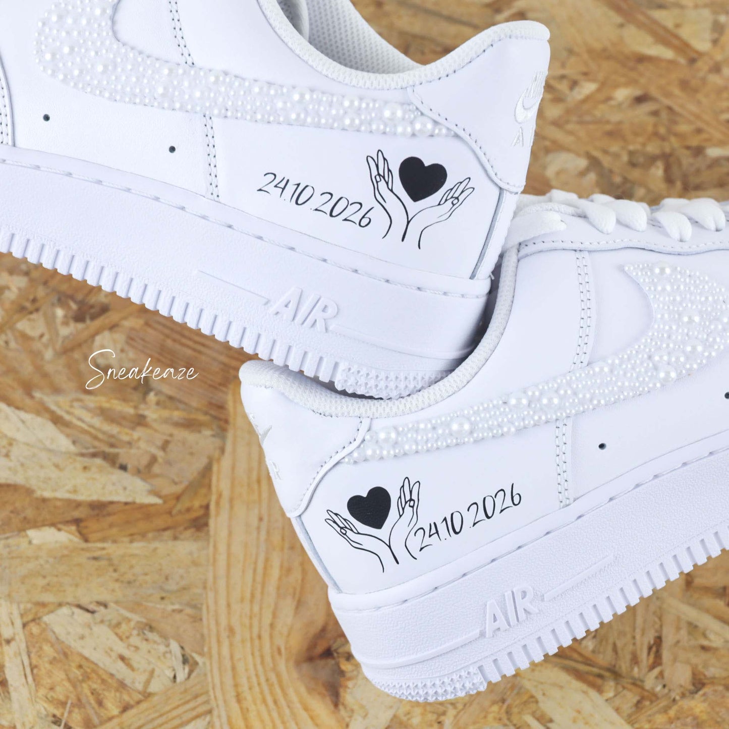 Perles - WEDDING CUSTOM nike Air force 1 custom nacrées pour mariage pour mariée , Chaussures personnalisées initiales et date just married