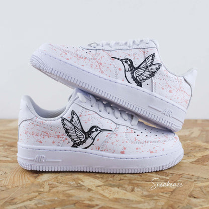Air Force 1 custom Hummingbird Splash, baskets Nike avec dessin de colibri et éclaboussures pastel, modèle unique pour fans de nature