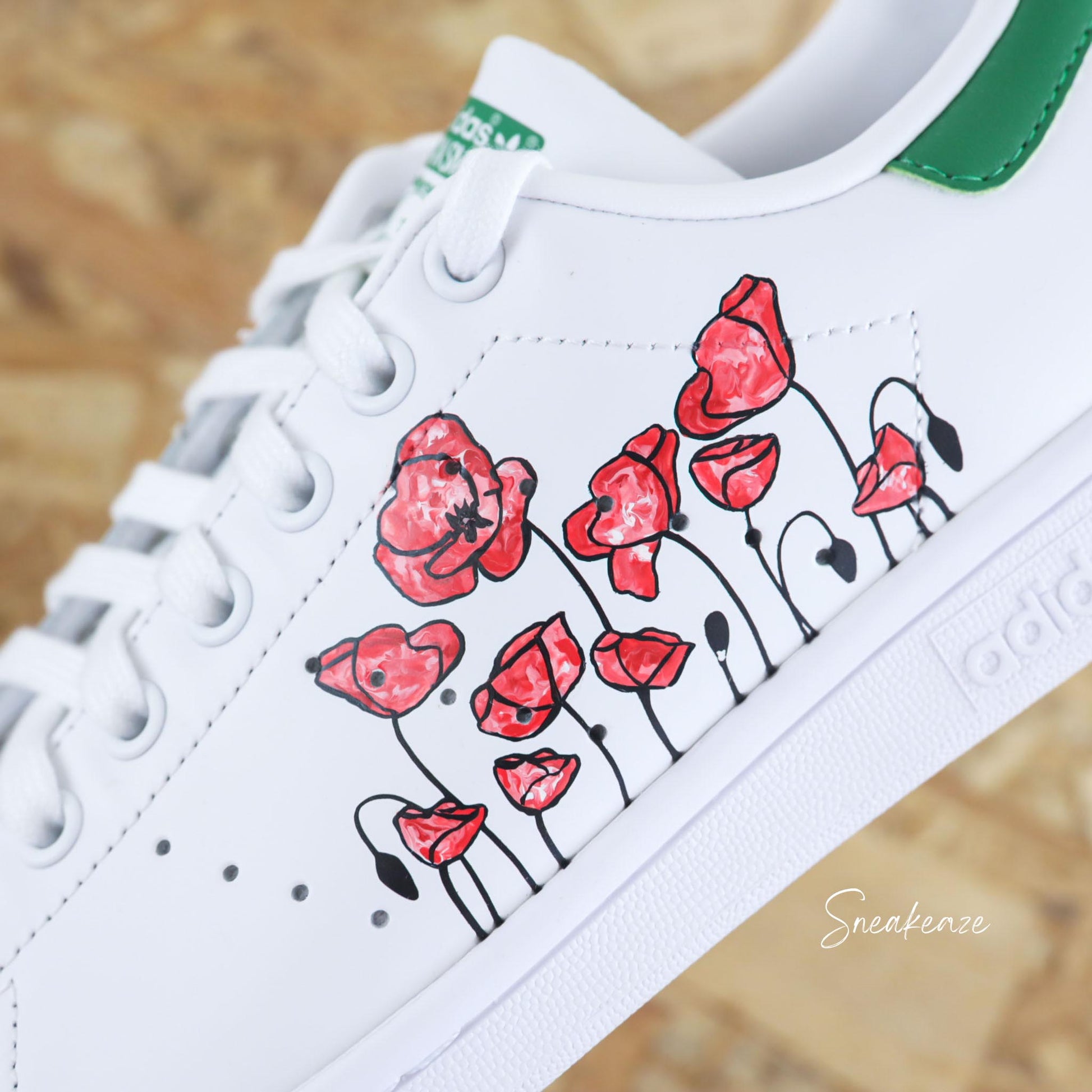Baskets customisées adidas stan smith custom coquelicot rouge peinture aquarelle poppy watercolor sneakeaze customs skz