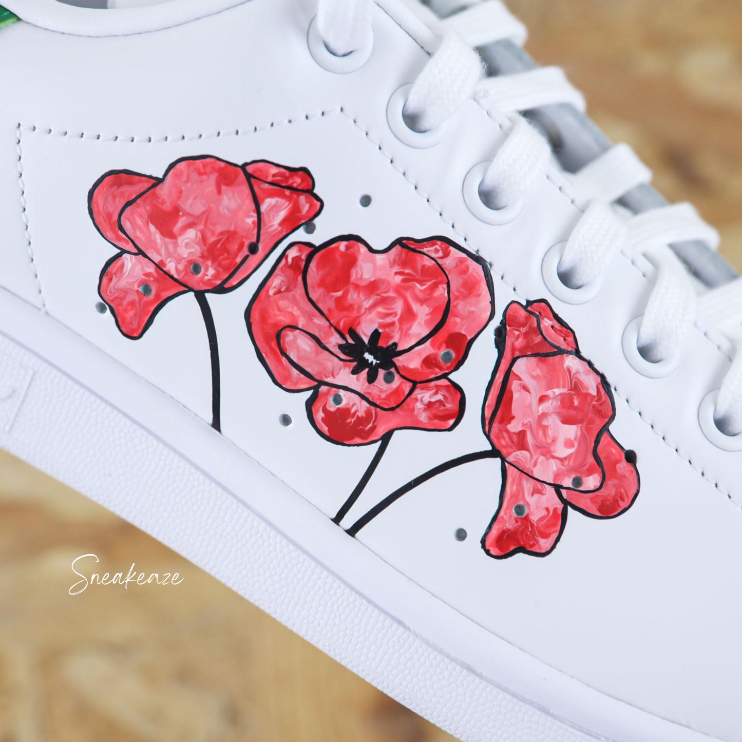 Baskets customisées adidas stan smith custom coquelicot rouge peinture aquarelle poppy watercolor sneakeaze customs skz