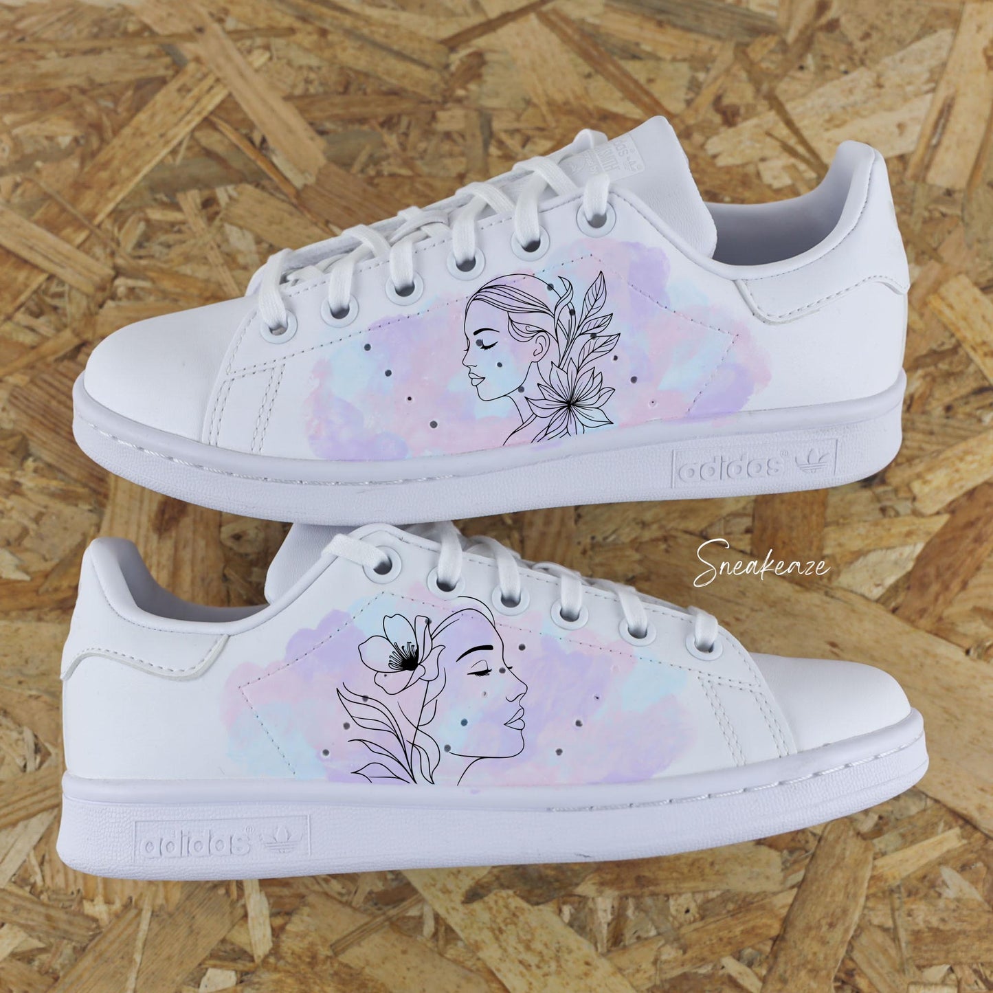 Baskets Adidas Stan Smith custom dessin Line art fleurs et visage, effet aquarelle pastel.