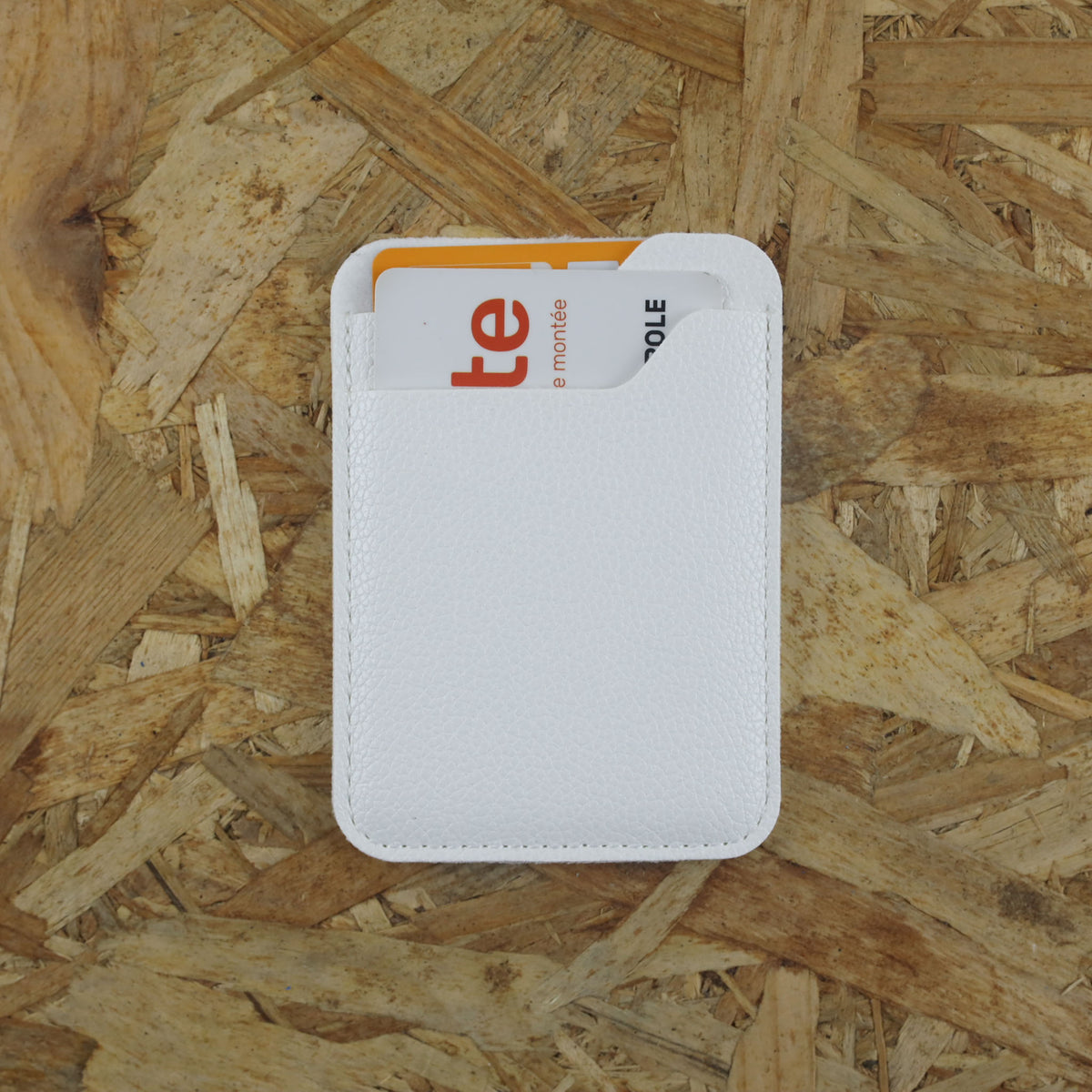 Porte-carte en simili cuir blanc personnalisé avec initiales et alliances, idéal comme cadeau d'invité de mariage original