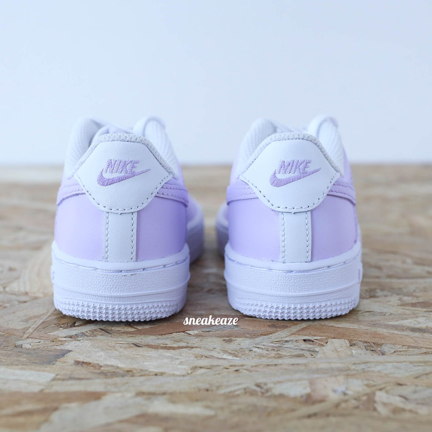 Baskets nike air force 1 enfant custom lila pastel sneakeaze customs skz