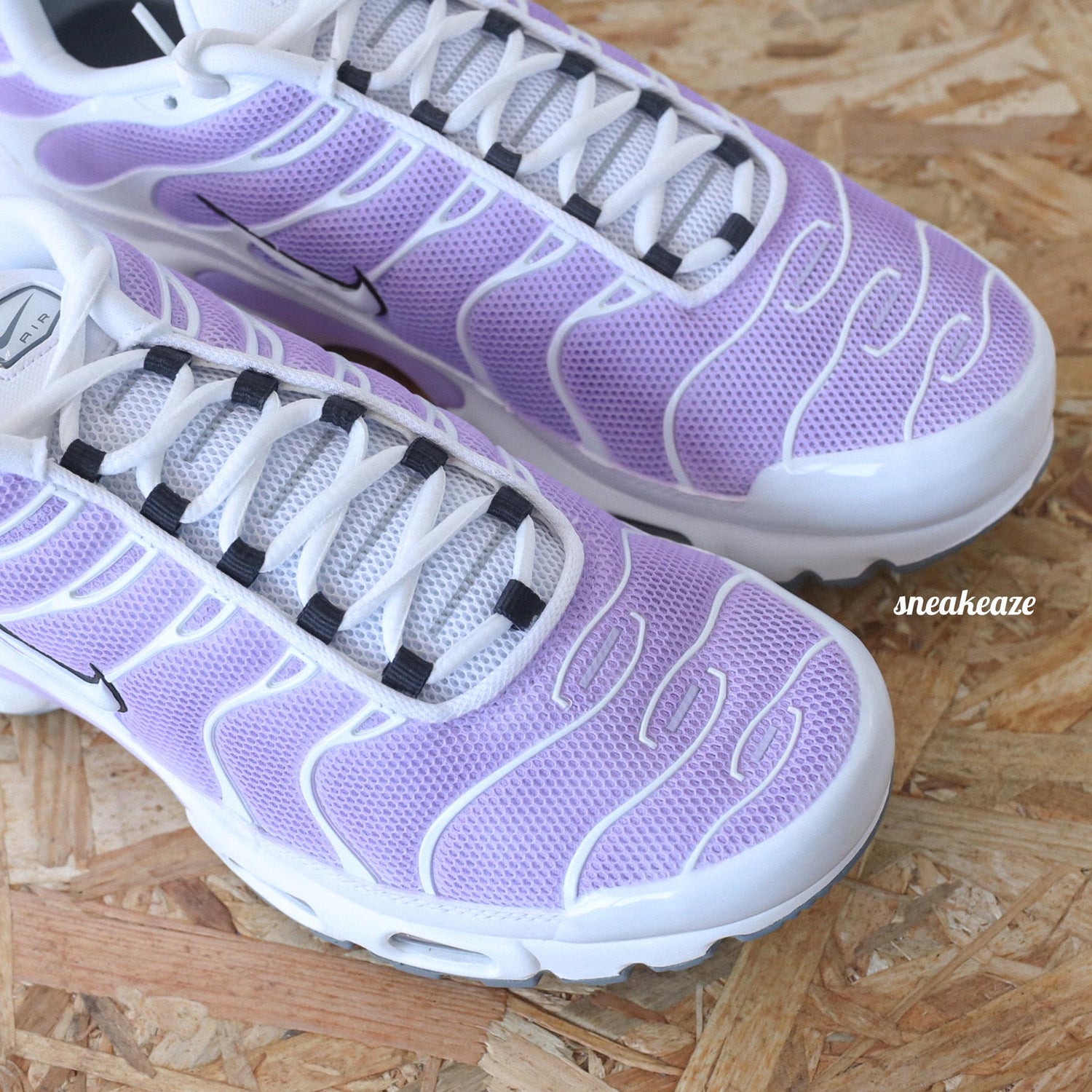 baskets nike air max plus tuned tn custom colorful lila pastel sneakeaze customs skz