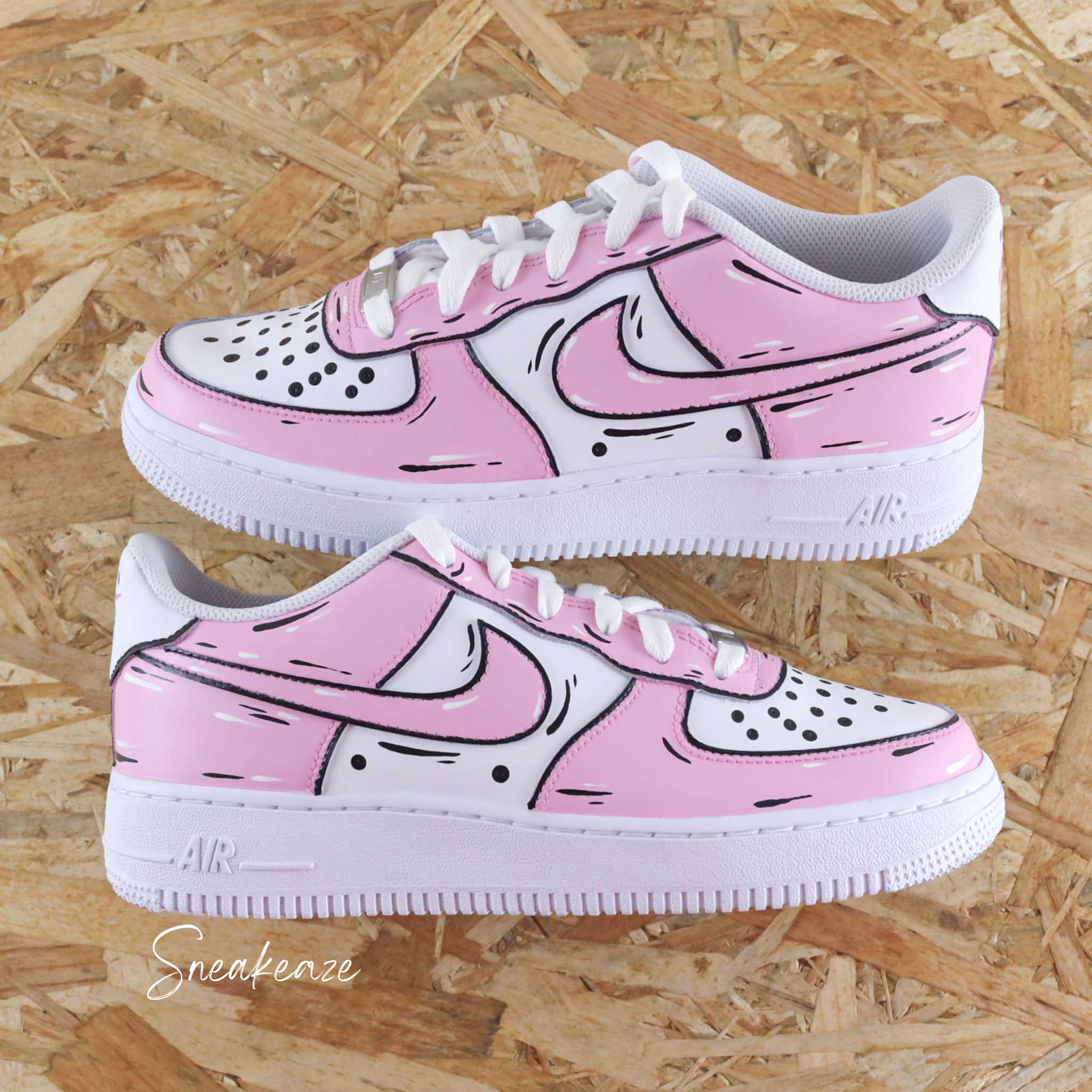 Nike Air Force 1 custom Cartoon Sketch baby pink chaussures personnalisees AF1 pour femmes et hommes SNEAKEAZE CUSTOMS