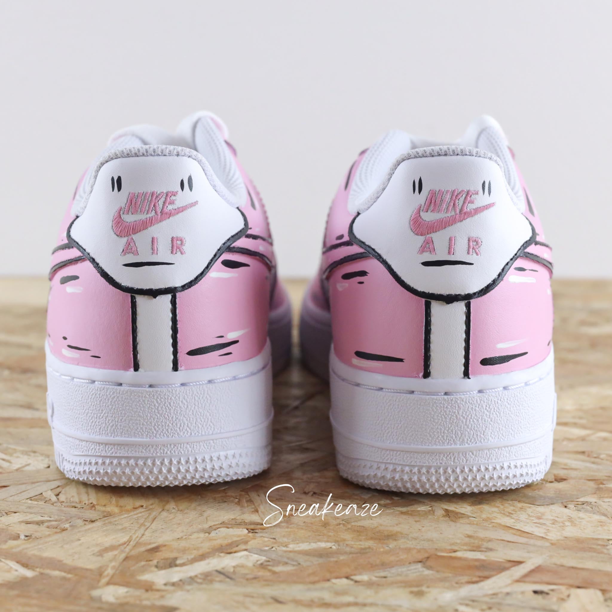 Nike Air Force 1 custom Cartoon Sketch baby pink chaussures personnalisees AF1 pour femmes et hommes SNEAKEAZE CUSTOMS