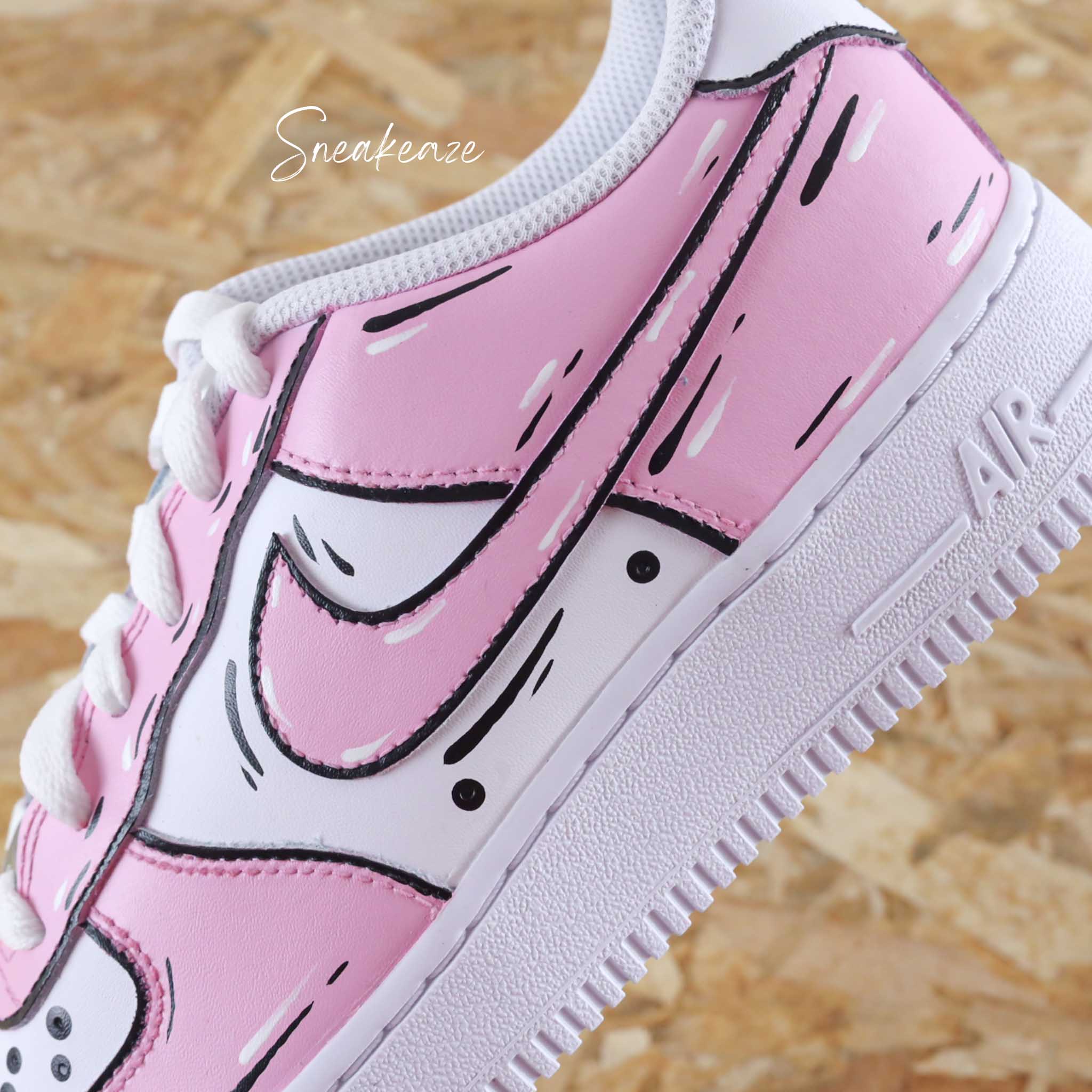 Nike Air Force 1 custom Cartoon Sketch baby pink chaussures personnalisees AF1 pour femmes et hommes SNEAKEAZE CUSTOMS