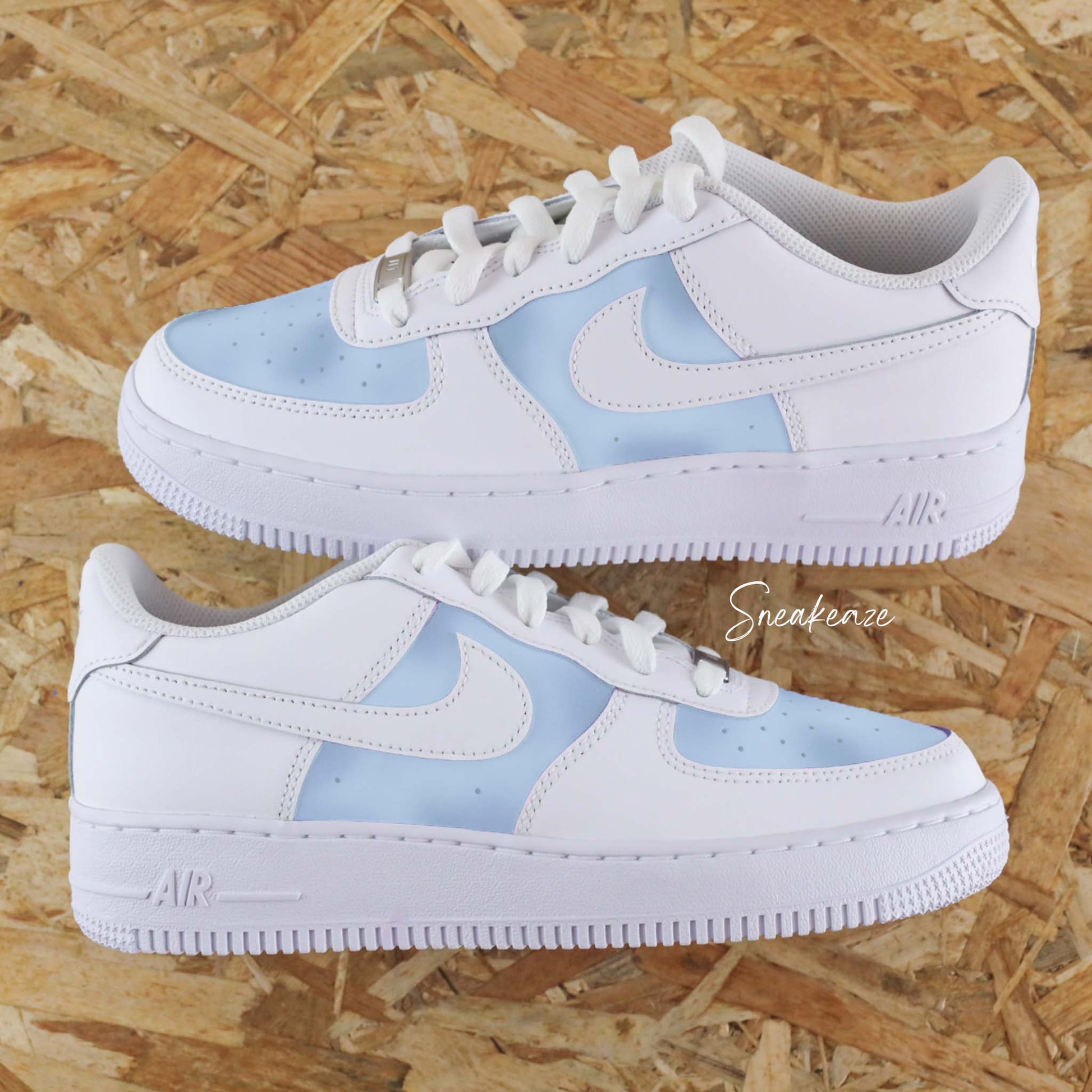 Baskets Air force 1 custom aquarelle brush couleurs pastels baby blue dégradé licorne sneakeaze customs skz