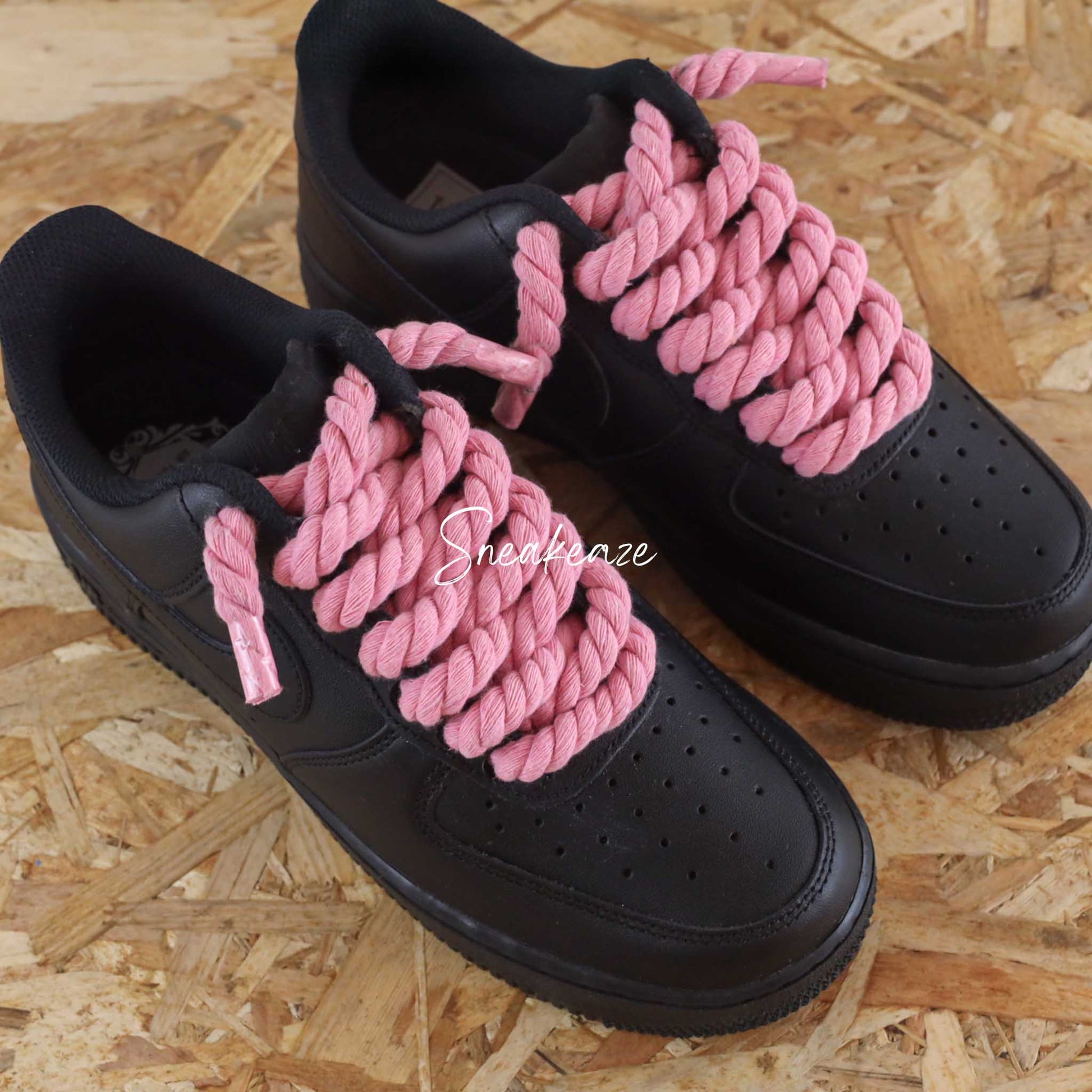 Baskets nike air force 1 black customs - ropes laces rose barbie - dye sneakeaze customs skz