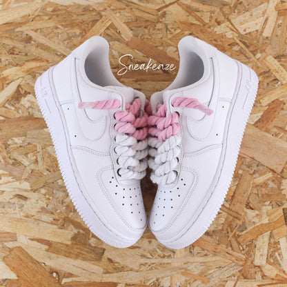 Baskets Nike Air Force 1 custom rope laces pink and white rose barbie sneakeaze customs skz