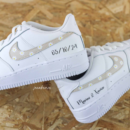 Nike Air Force 1 basses blanches en cuir custom, Démarquez-vous avec une paire de sneakers personnalisable pour votre mariage qui sort vraiment de l’ordinaire pour le jour J. Je dis OUI ! wedding day.