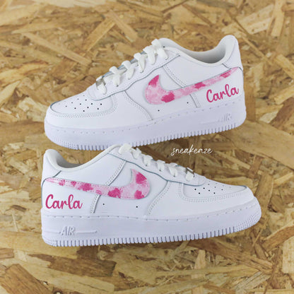 Baskets Air force 1 custom aquarelle brush couleurs pastels baby pink chaussures personnalisées pour femme et enfant sneakeaze customs skz