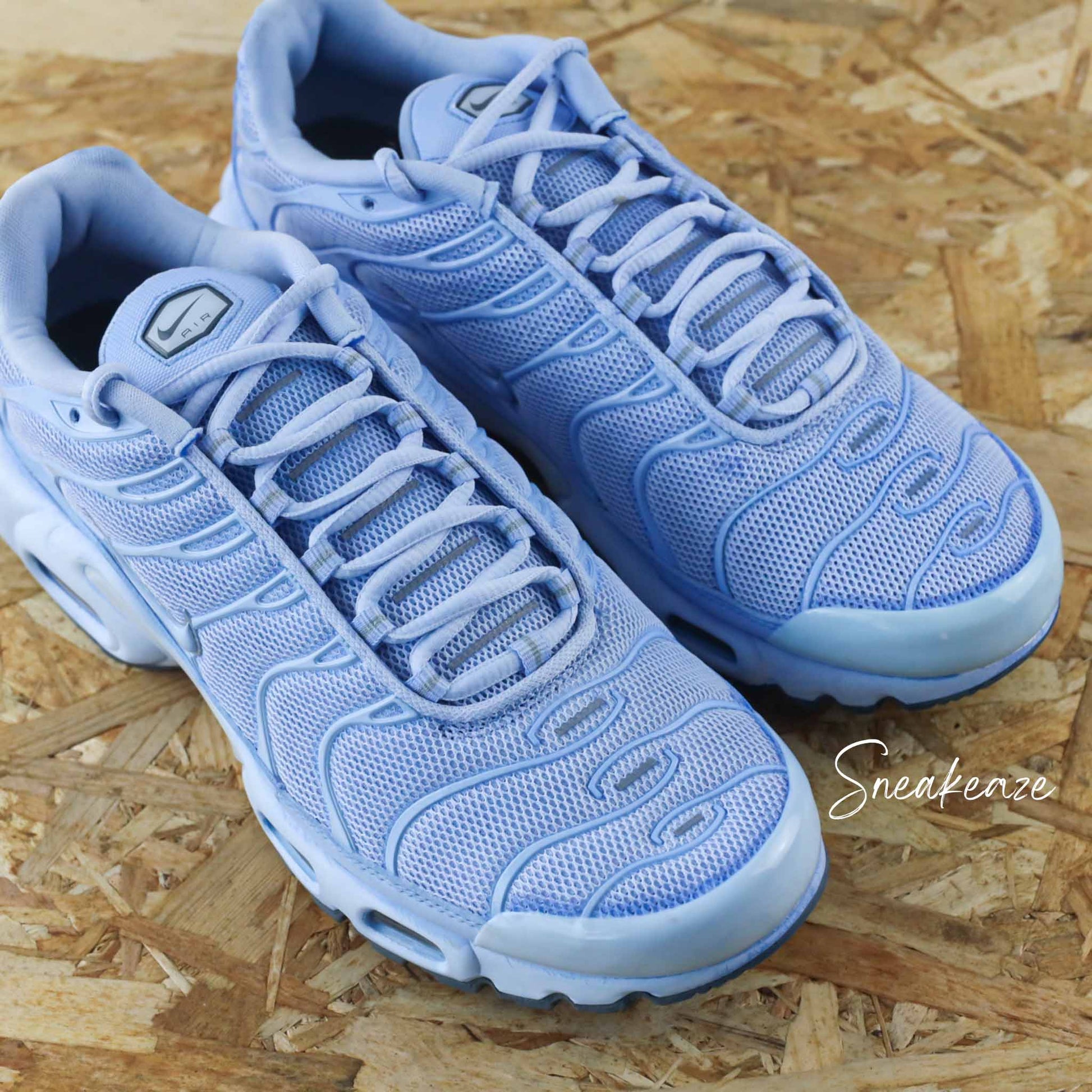 baskets personnalisées nike air max tn tuned custom blue color pastel sneakers hype tie-dye dyed sneakeaze