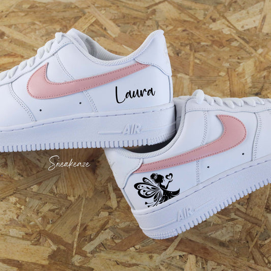 Air Force 1 custom Fairy Dream, baskets Nike avec dessin de fée et prénom Laura personnalisé, modèle unique pour fans de contes de fées