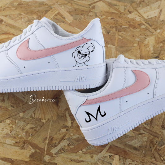 Nike Air Force 1 Custom Majin Buu – sneakers Dragon Ball Z personnalisées avec logo Majin et design manga