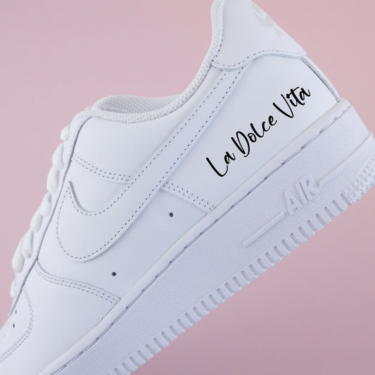 Pochoir "La Dolce Vita" pour customiser sneakers Air Force 1 – DIY custom baskets