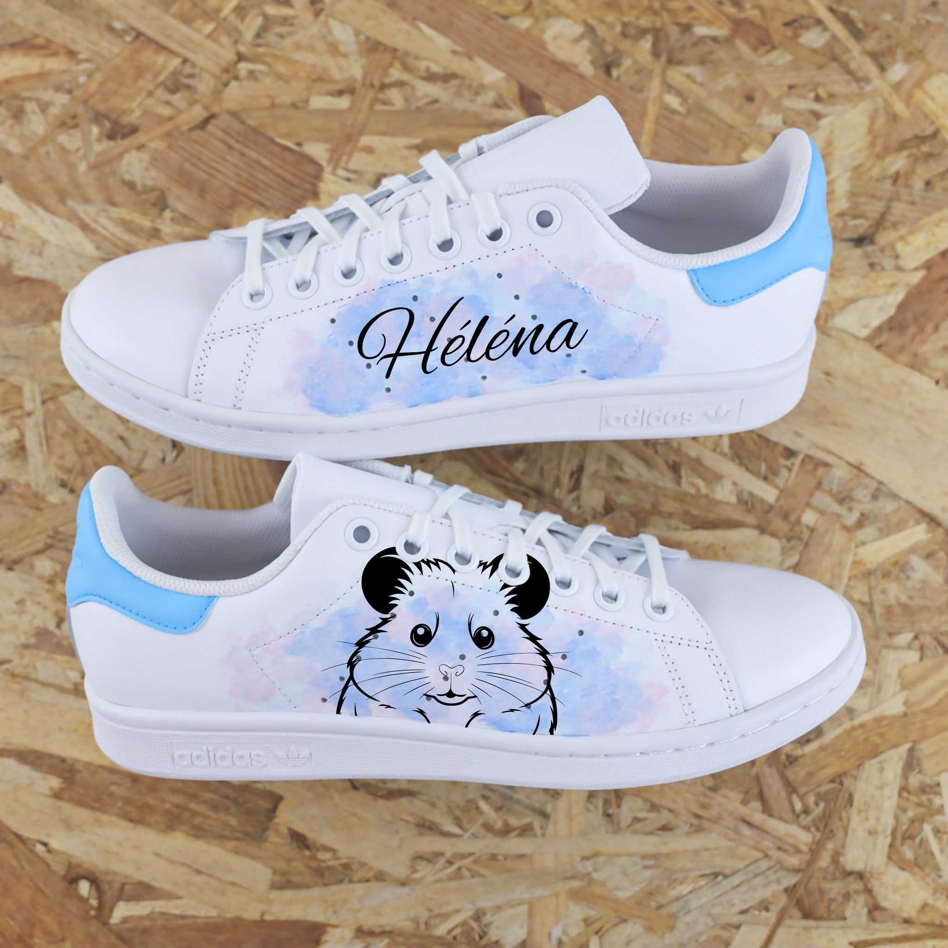 Baskets adidas stan smith custom aquarelle bleu pastel avec inscription d'un prénom et dessin d'un hamster sneakeaze custom