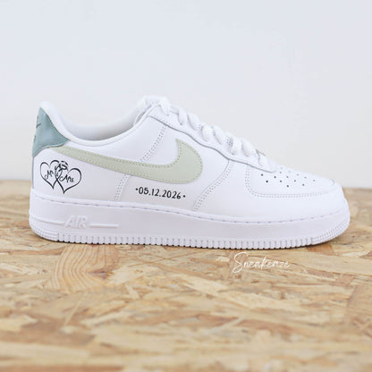 Air Force 1 custom mariage Mr & Mrs, baskets Nike pastel vert sauge et vert de gris avec date personnalisée, modèle unique pour mariage