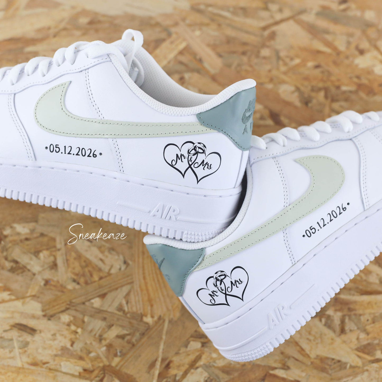 Air Force 1 custom mariage Mr & Mrs, baskets Nike pastel vert sauge et vert de gris avec date personnalisée, modèle unique pour mariage
