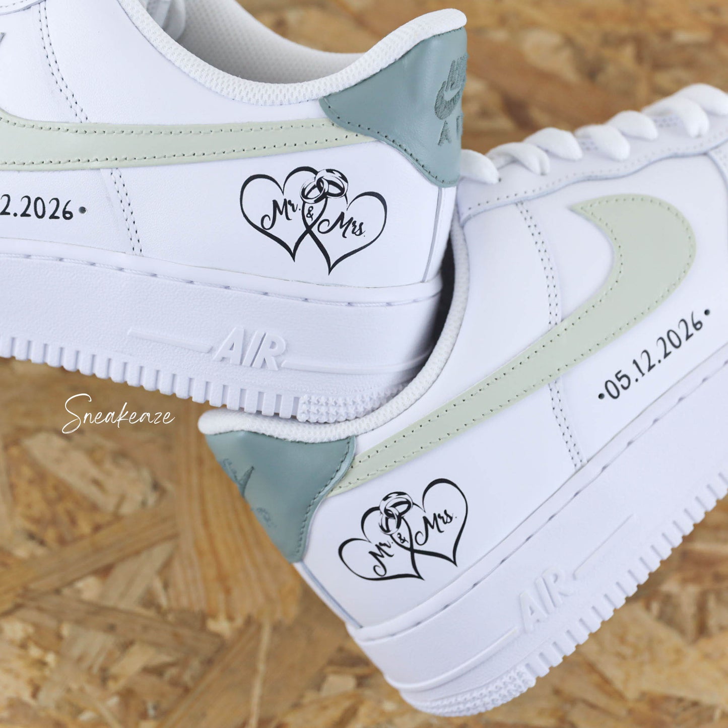 Air Force 1 custom mariage Mr & Mrs, baskets Nike pastel vert sauge et vert de gris avec date personnalisée, modèle unique pour mariage