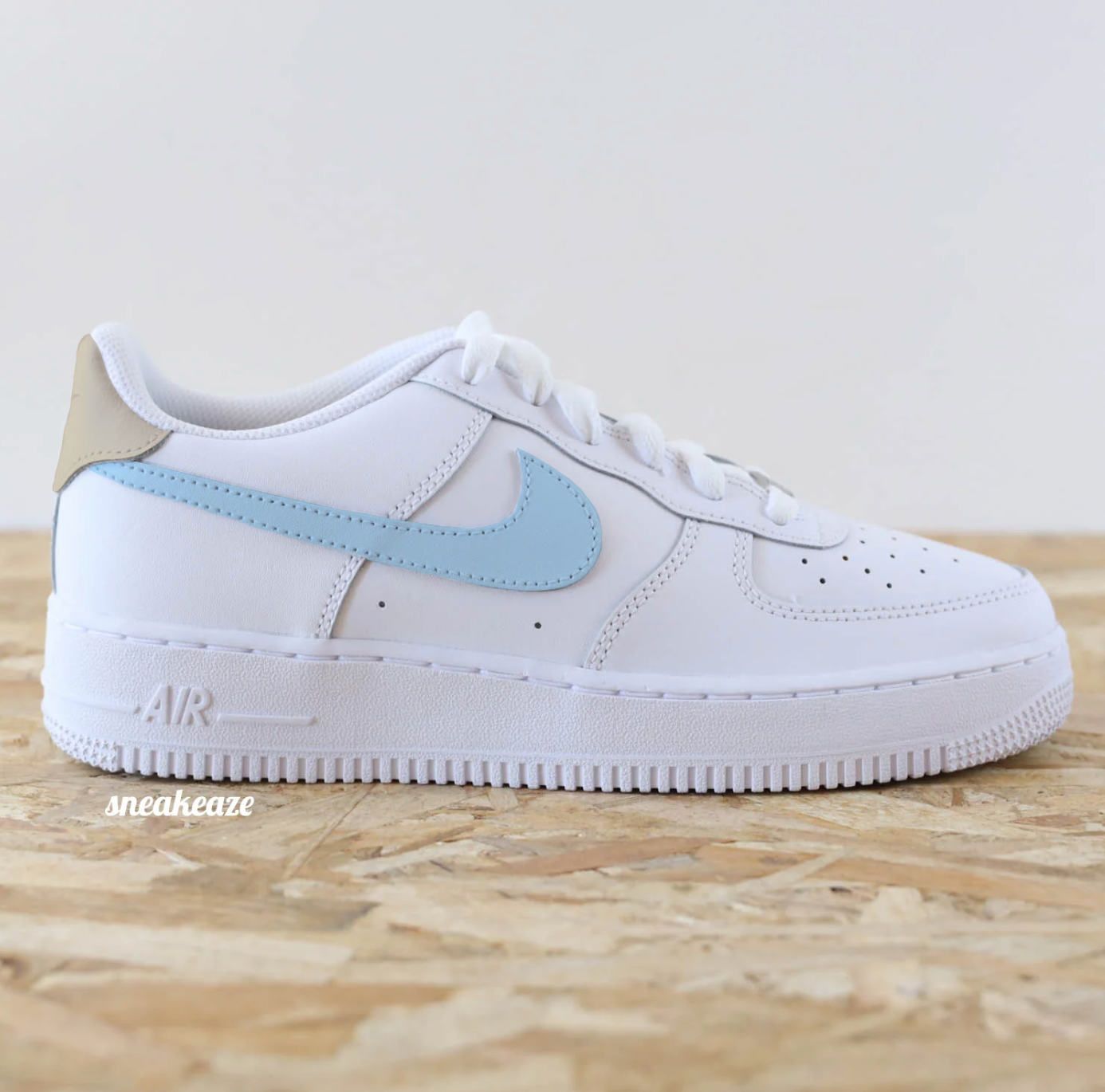 nike air force 1 custom swoosh mint pastel green and lilac sneakers femme enfant AF1 personnalisé basket peint à la main 