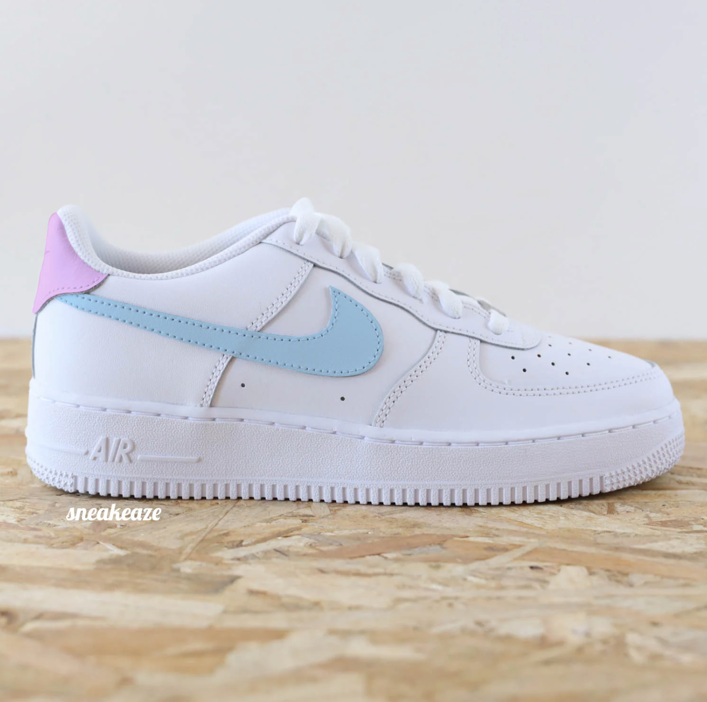 nike air force 1 custom swoosh mint pastel green and lilac sneakers femme enfant AF1 personnalisé basket peint à la main 