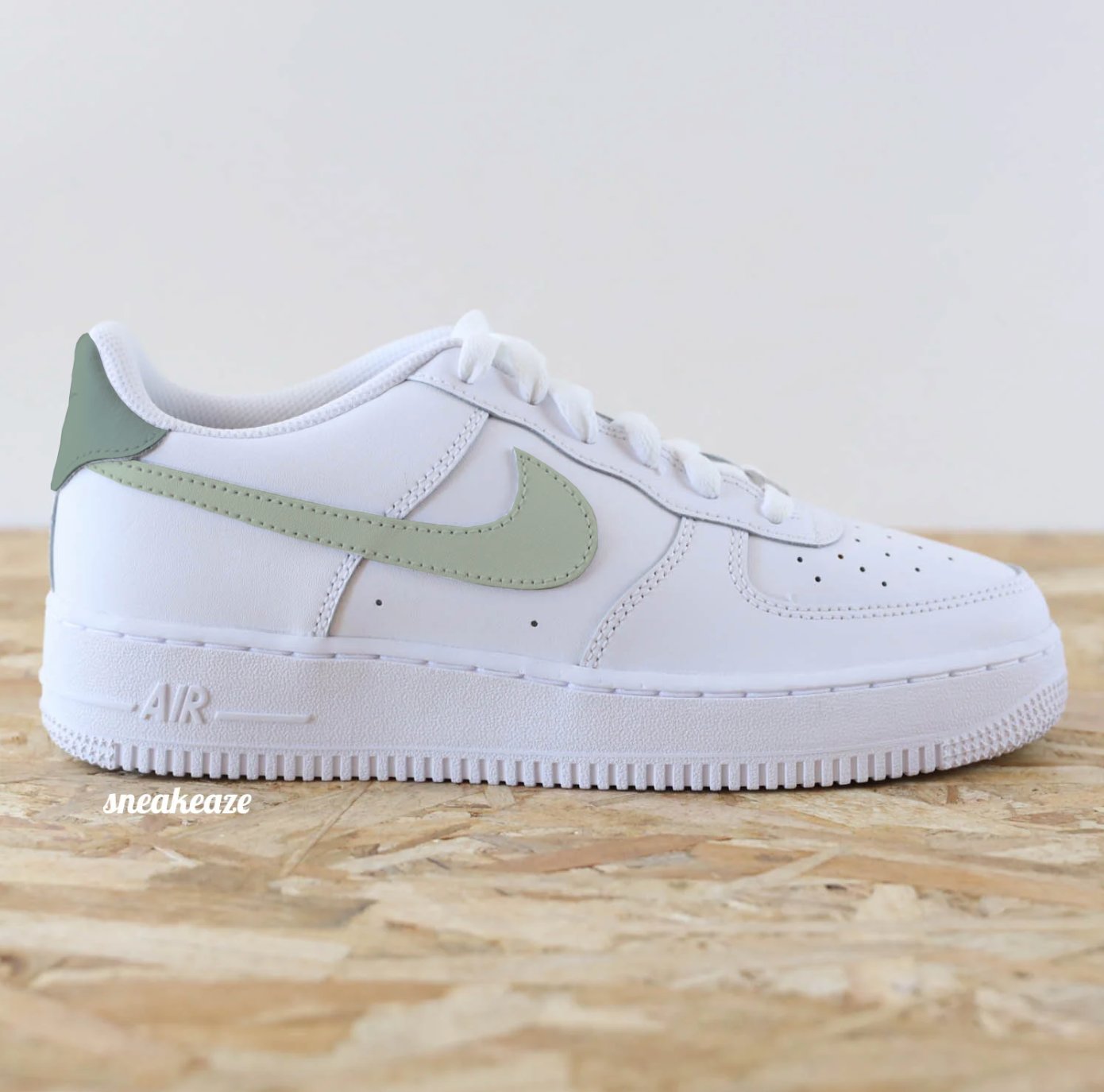 nike air force 1 custom swoosh mint pastel green and lilac sneakers femme enfant AF1 personnalisé basket peint à la main 