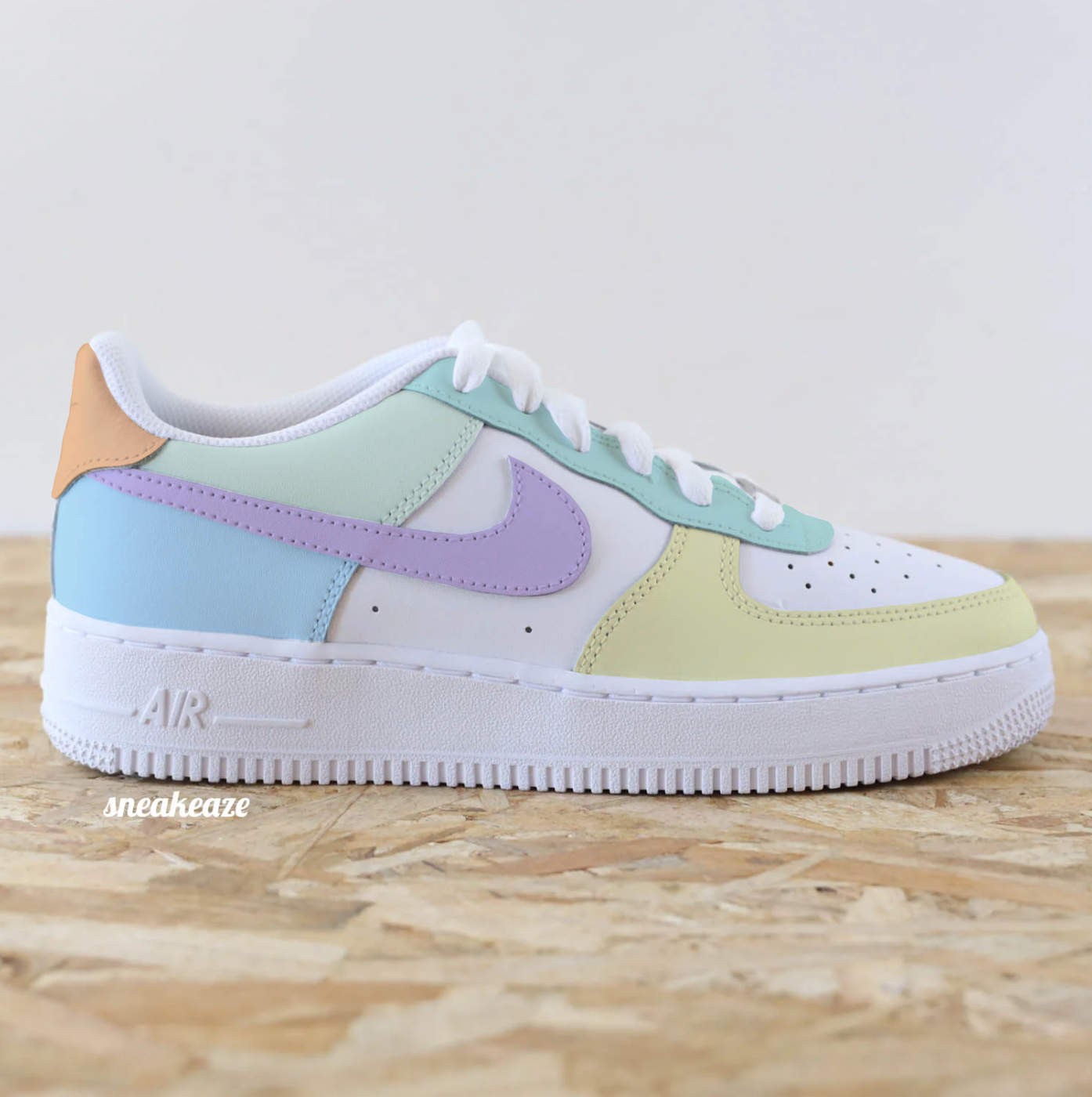 Baskets Nike Air force 1 custom modèle Funny Day couleur pastel summer - sneakeaze skz customs