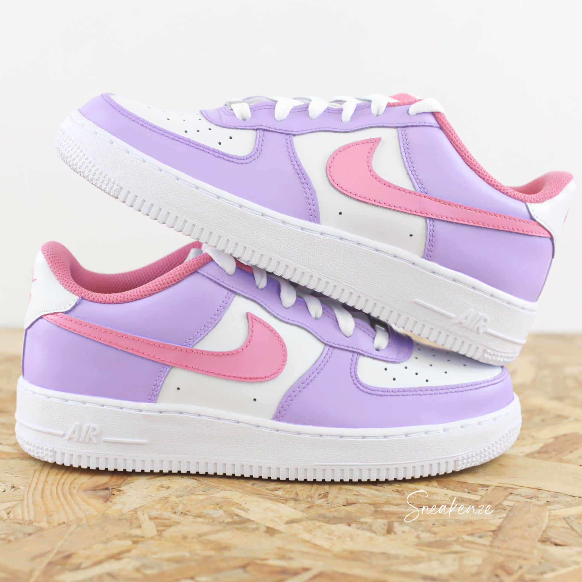nike air force 1 custom sneakers femme enfant AF1 personnalisé basket peint à la main lila et baby pink