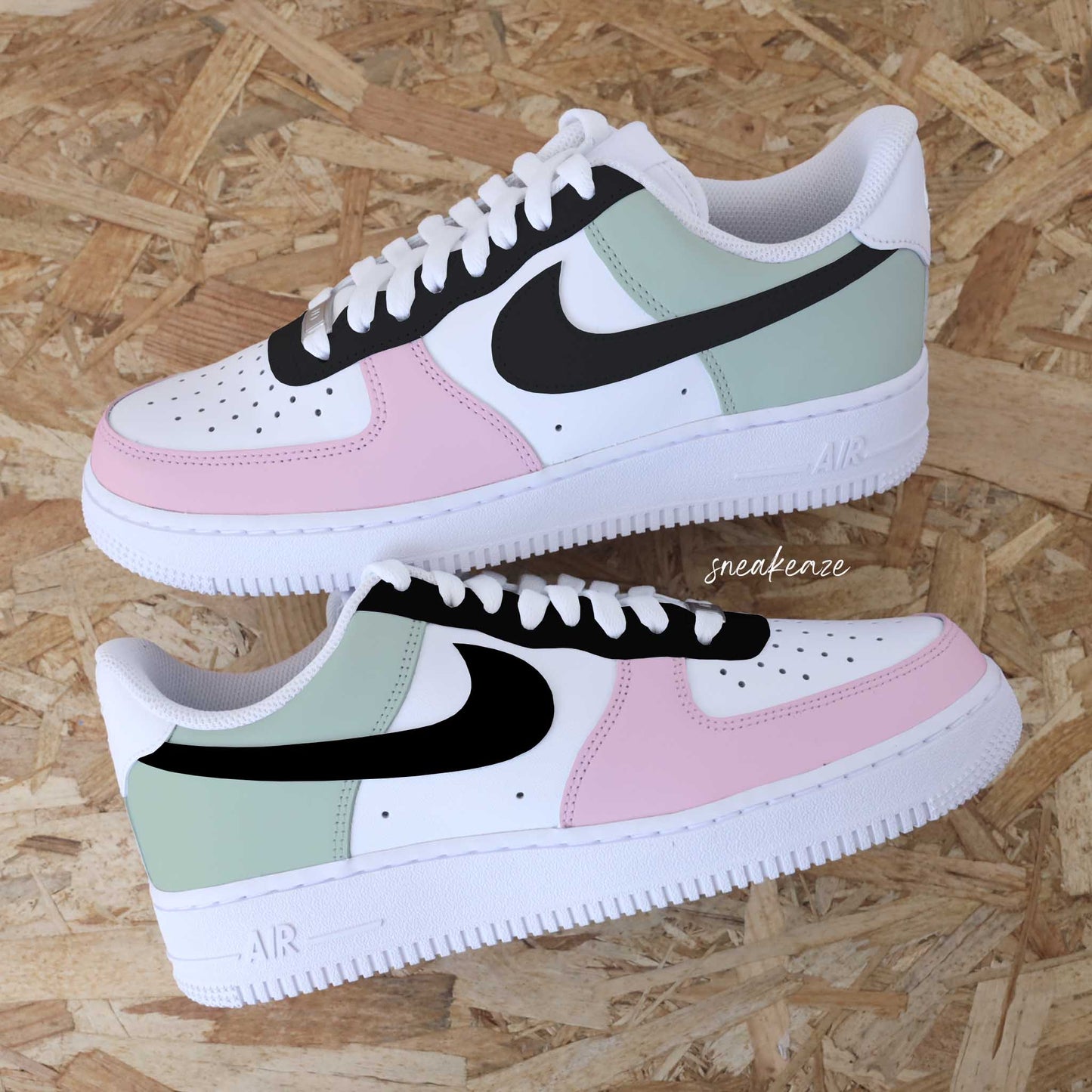 Baskets nike air force 1 custom color tones noir et vert de gris rose clair sneakeaze custom skz