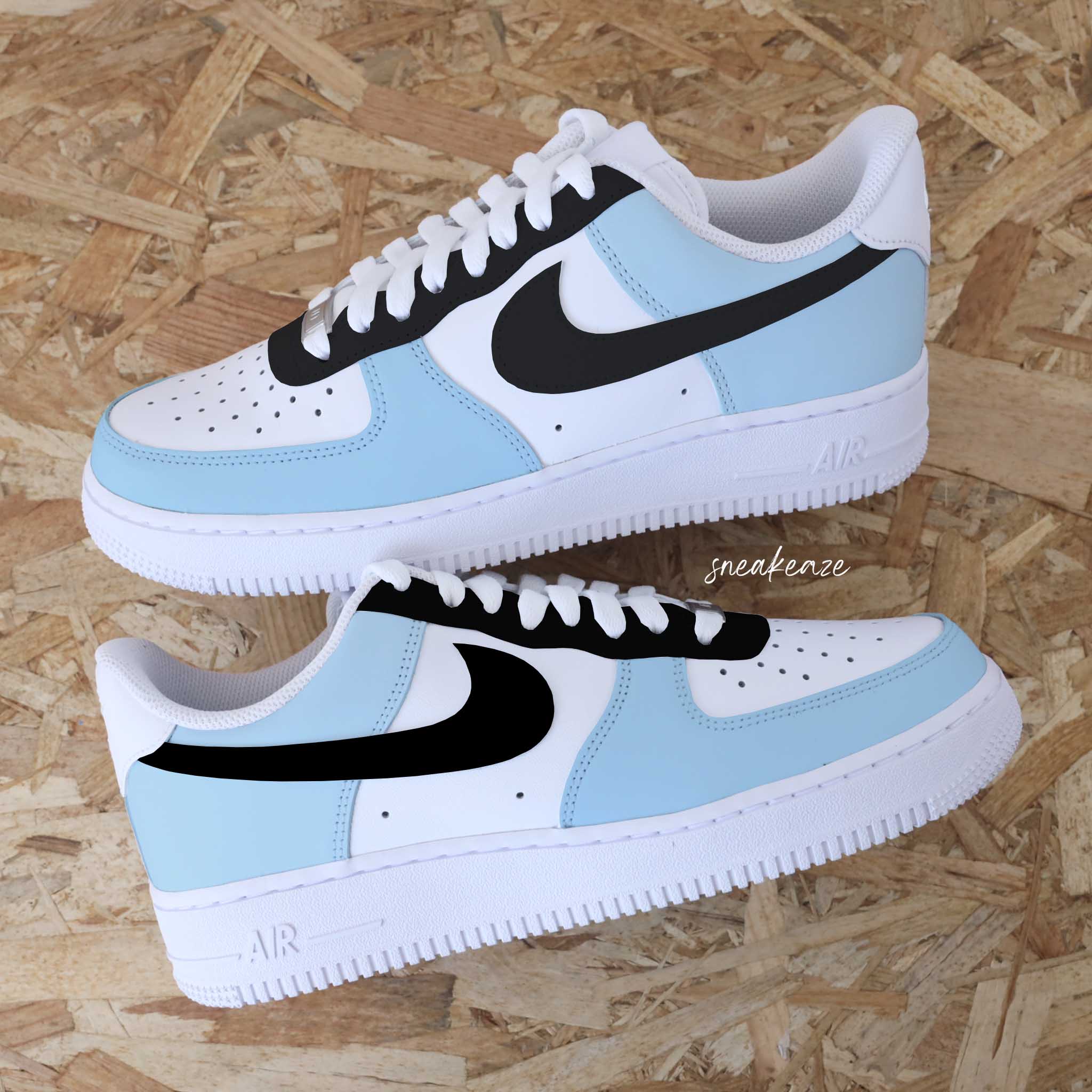 Baskets Nike Air Force 1 personnalisees Noir et bleu clair custom SNEAKEAZE CUSTOMS