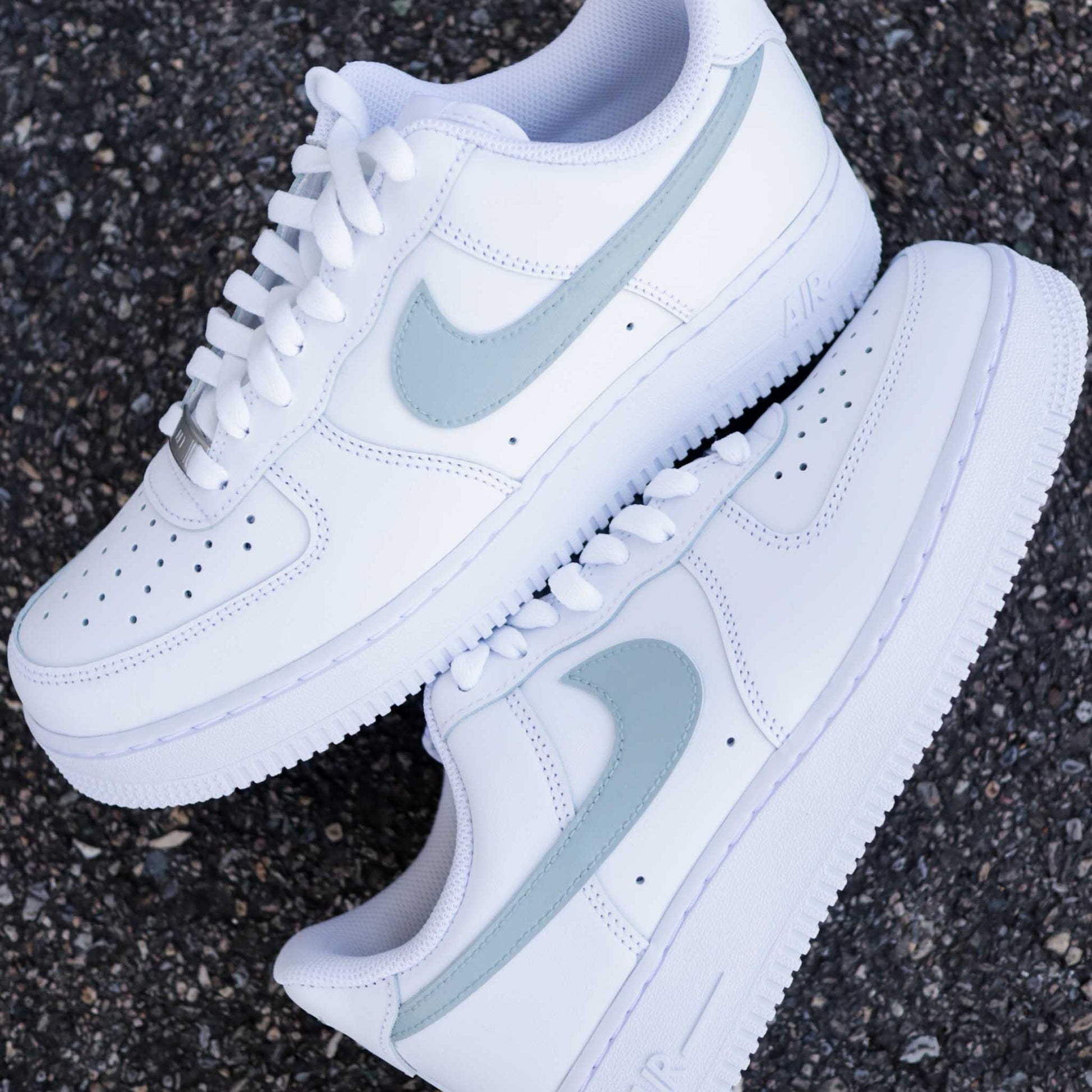 nike air force 1 custom vert de gris baskets custom sneakers femme nike personnalisable af1 pastel