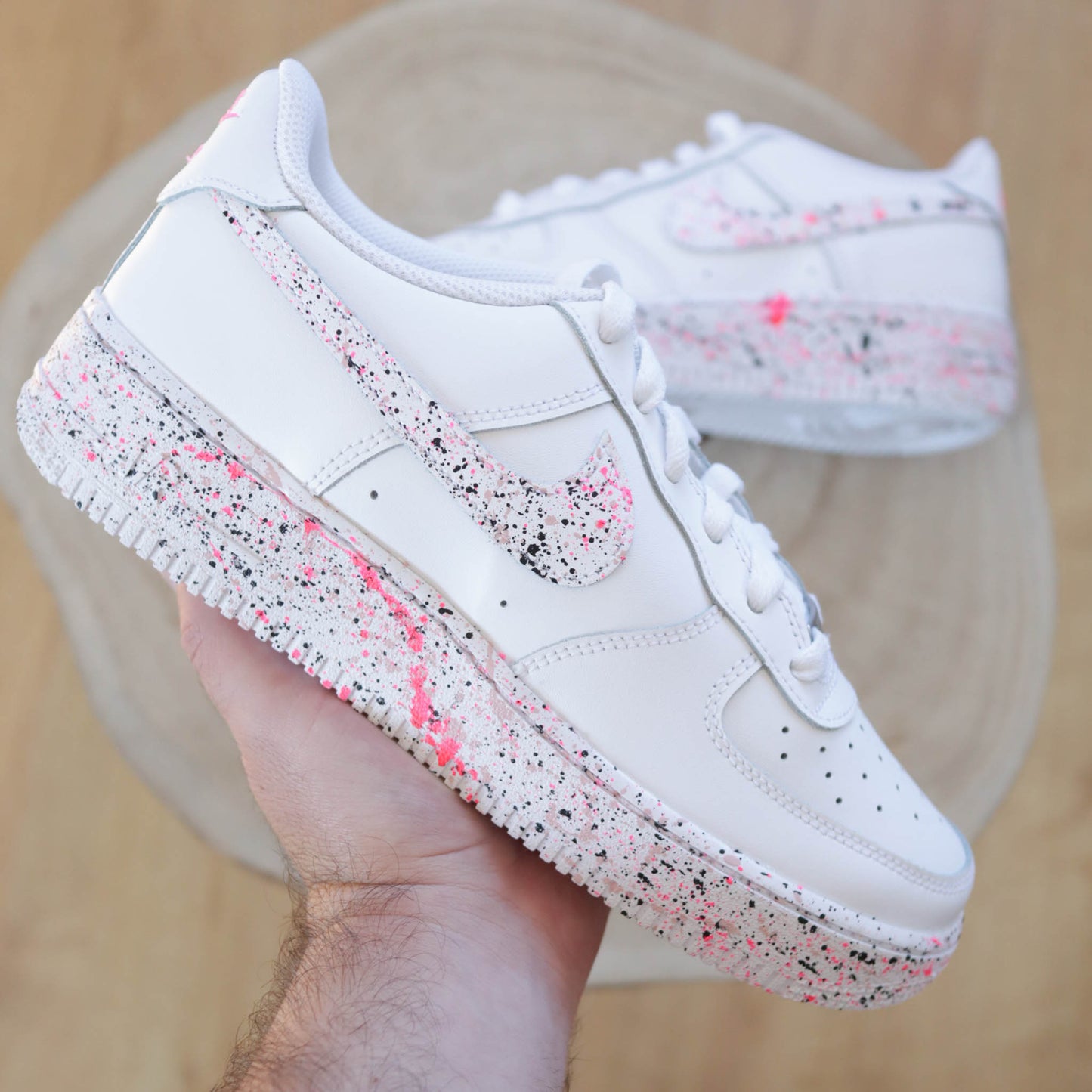 nike air force 1 custom rose et noir baskets custom pour femme sneakers personnalisable af1 custom pastel