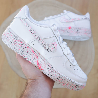 nike air force 1 custom rose et noir baskets custom pour femme sneakers personnalisable af1 custom pastel