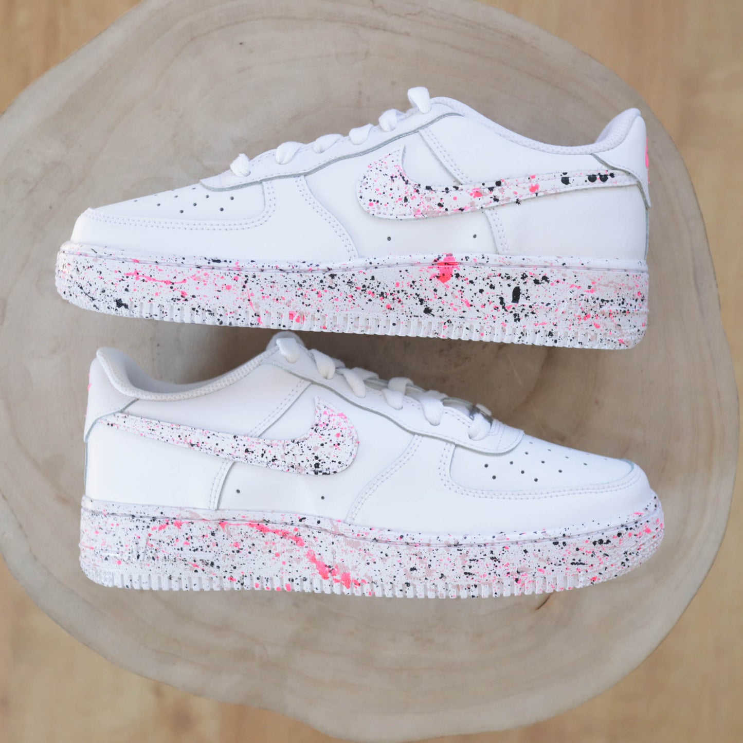 nike air force 1 custom rose et noir baskets custom pour femme sneakers personnalisable af1 custom pastel