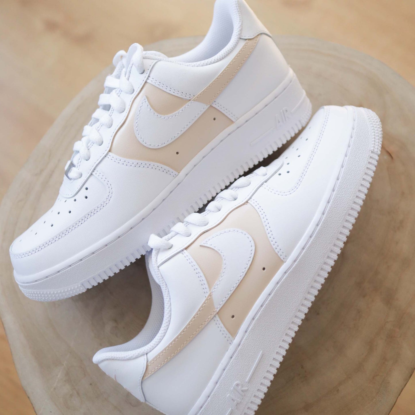 nike air force 1 beige baskets custom pour femme nike air force custom sneakers personnalisées af1 personnalisable