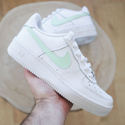 nike air force 1 custom vert pastel baskets personnalisées menthe sneakers custom pour femme nike pastel af1 menthe