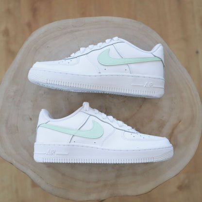 nike air force 1 custom vert pastel baskets personnalisées menthe sneakers custom pour femme nike pastel af1 menthe